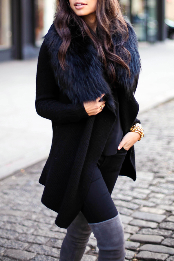 Black cashmere sweater with fur stole